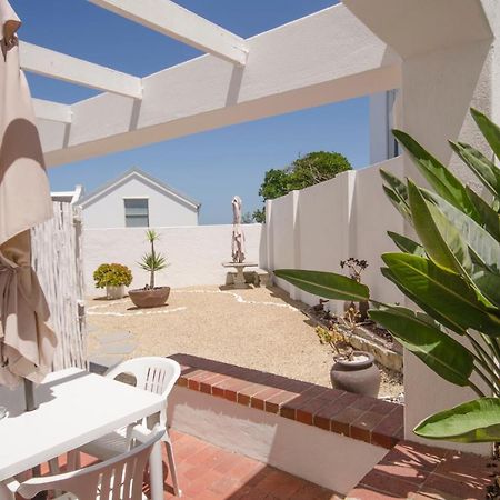 Small Bay Guest House โบลแบร์กสตรานด์ ภายนอก รูปภาพ