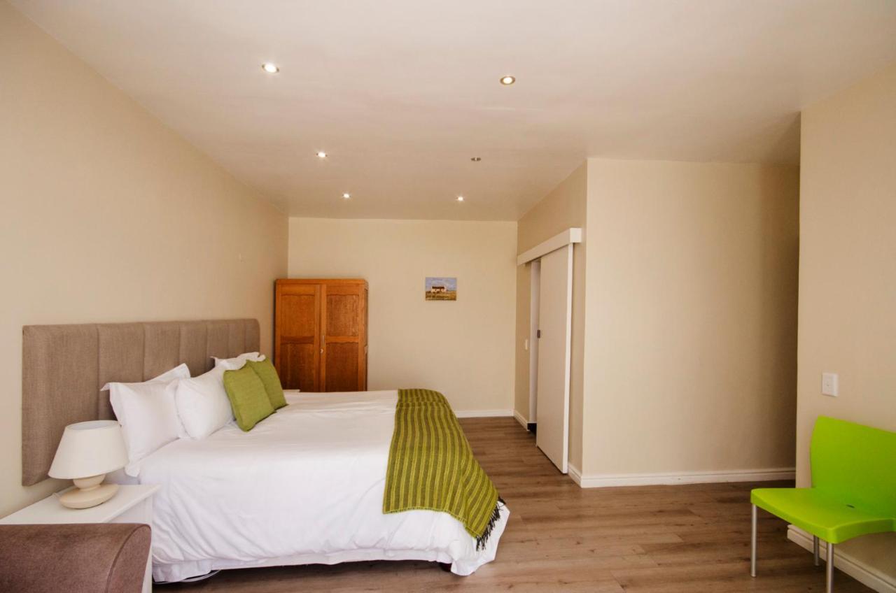 Small Bay Guest House โบลแบร์กสตรานด์ ภายนอก รูปภาพ