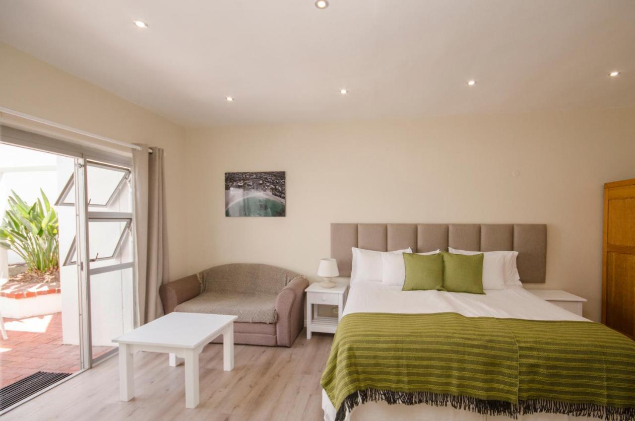 Small Bay Guest House โบลแบร์กสตรานด์ ภายนอก รูปภาพ