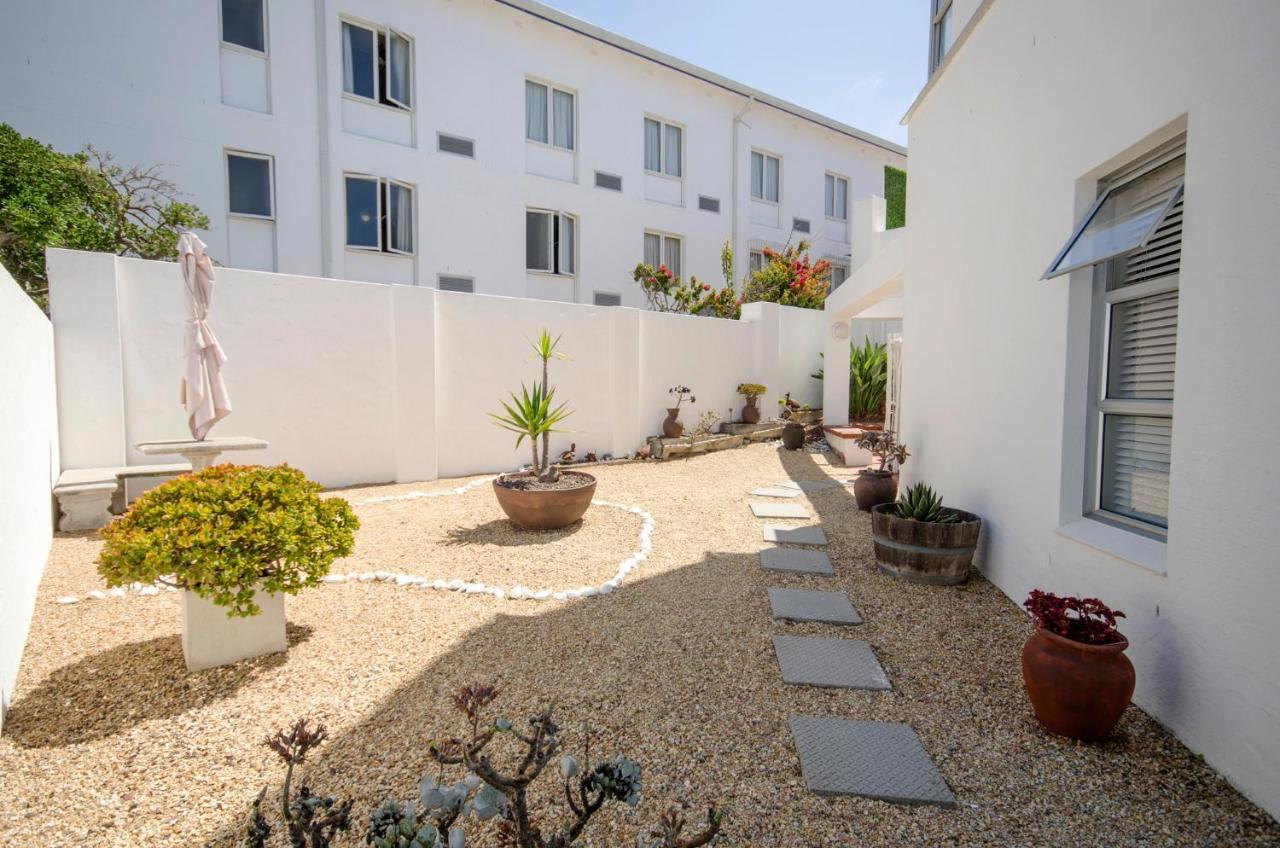 Small Bay Guest House โบลแบร์กสตรานด์ ภายนอก รูปภาพ