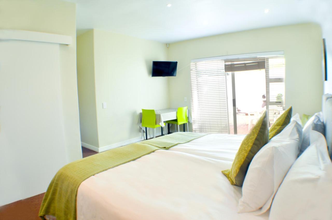 Small Bay Guest House โบลแบร์กสตรานด์ ภายนอก รูปภาพ