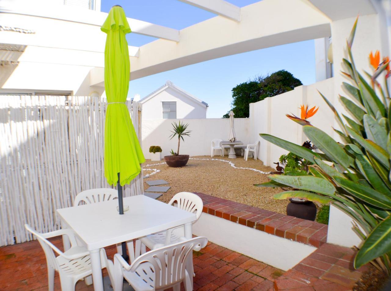 Small Bay Guest House โบลแบร์กสตรานด์ ภายนอก รูปภาพ
